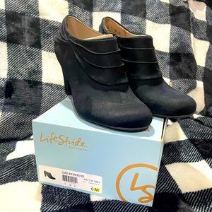 Lifestride Corie black booties